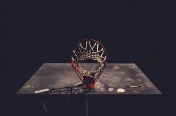 开云体育下载-血脉压制！绿军攻陷费城，欧文末节19分诠释何为季后赛巨星