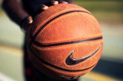 开云体育官网-双生英雄，德国战车与陈雨菲的同一天，两个赛场的唯一性时刻