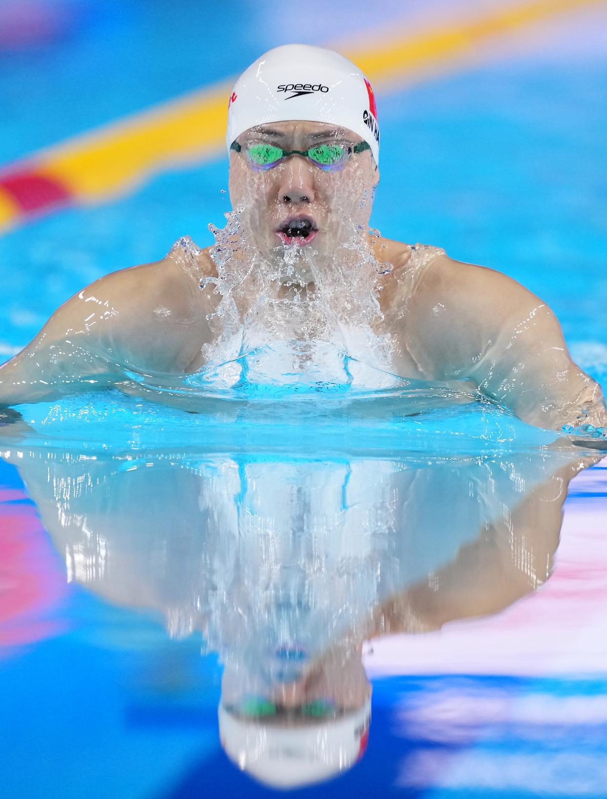 游泳男子蛙泳赛场上英姿飒爽,夺得奖牌 游泳男子蛙泳赛场上英姿飒爽,夺得奖牌