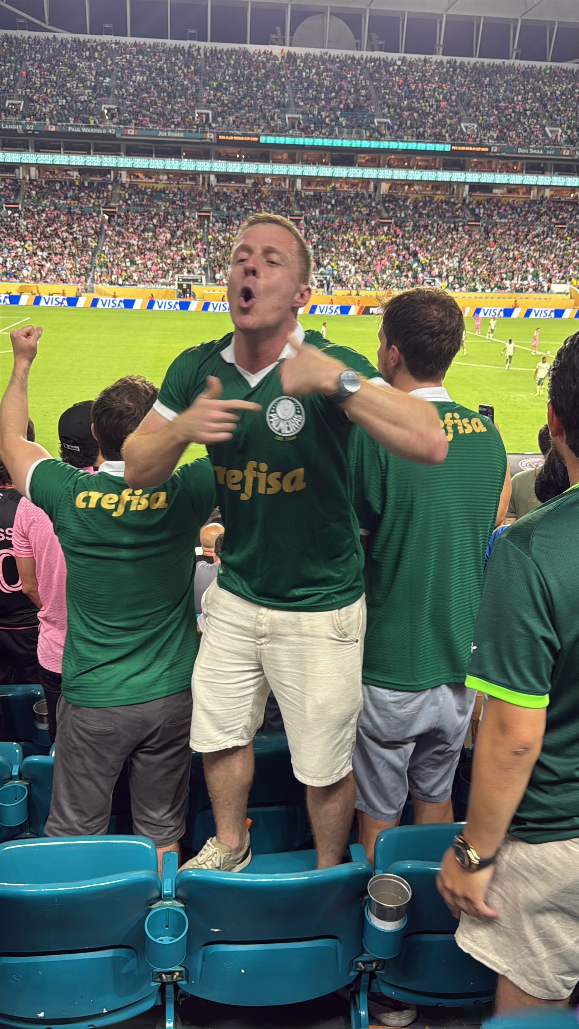 南美足球传奇球星再次展现超凡能力