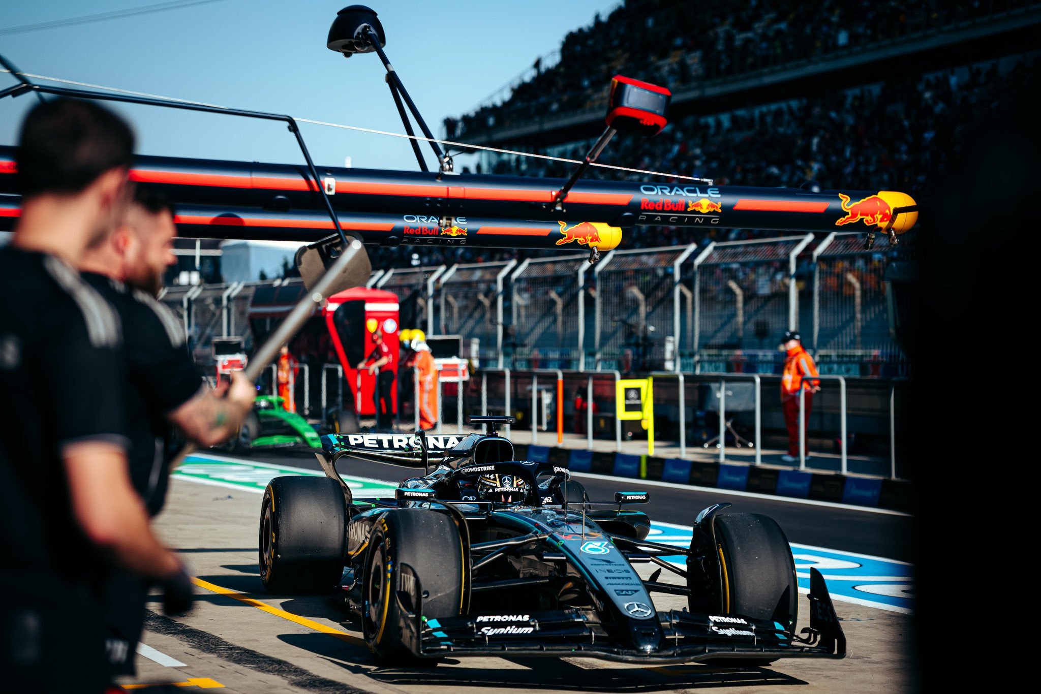 梅赛德斯力克阿斯顿马丁,拉塞尔统治全场的简单介绍 梅赛德斯力克阿斯顿马丁,拉塞尔统治全场的简单介绍