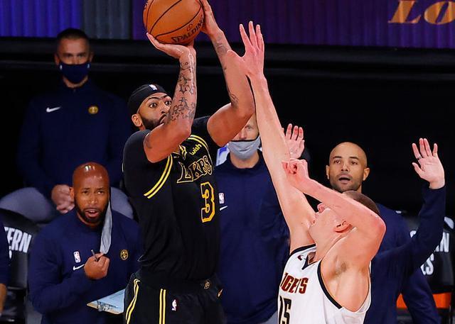 包含山东队力克掘金，浓眉哥高光表现的词条